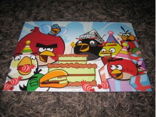 Angry Birds Synttärit ja vihreä kakku postikortti